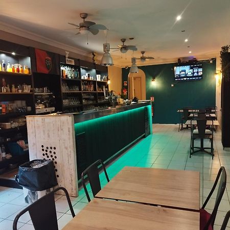 Hotel De La Loube La Roquebrussanne Εξωτερικό φωτογραφία