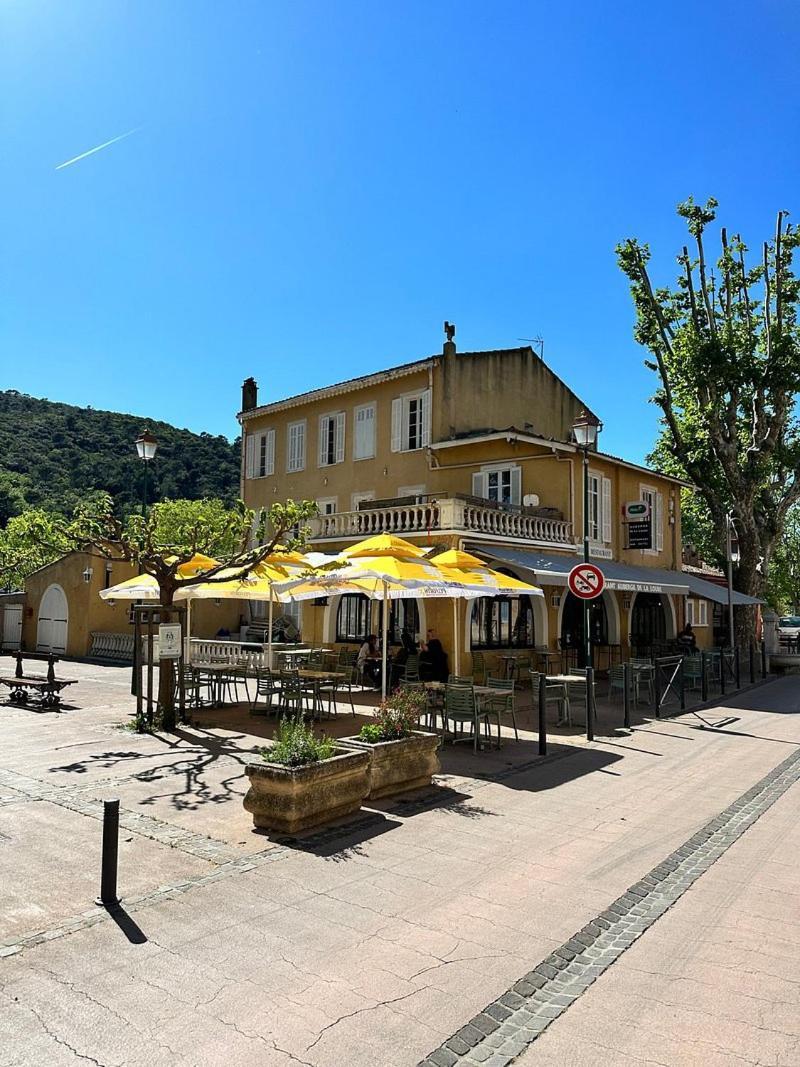 Hotel De La Loube La Roquebrussanne Εξωτερικό φωτογραφία