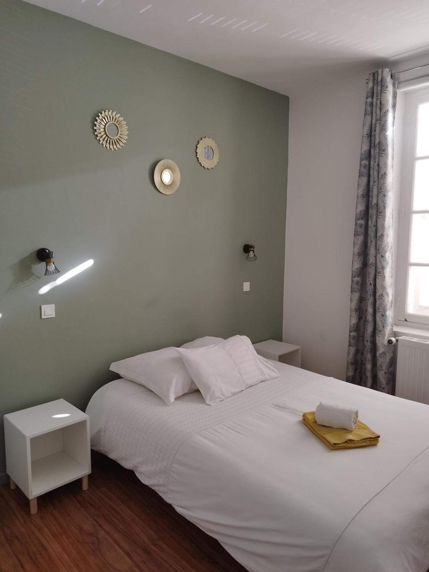 Hotel De La Loube La Roquebrussanne Εξωτερικό φωτογραφία